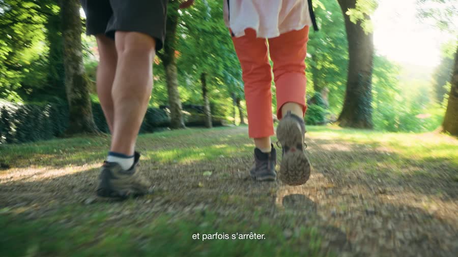 Deux promeneurs en chemin